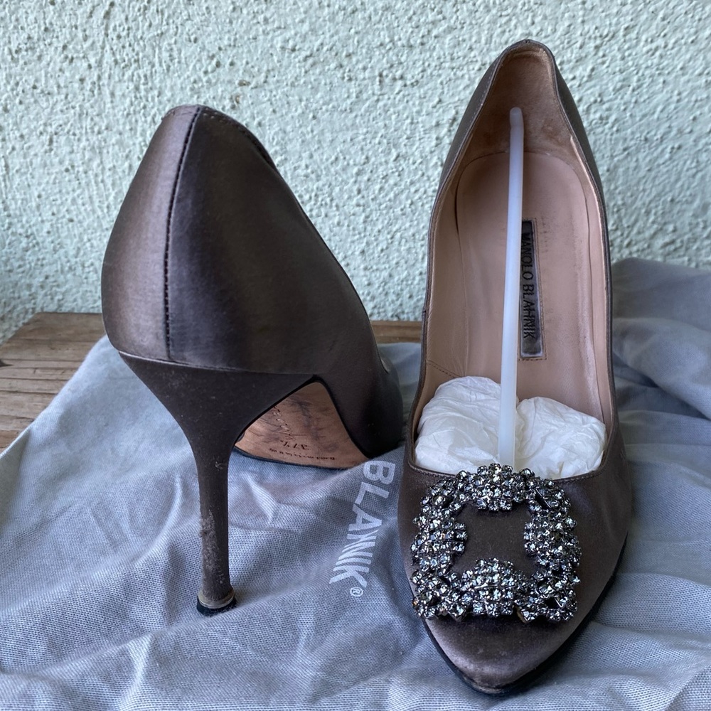 Used Manolo Blahnik Hangisi 105mm Crystal-Embellished Satin Courts in Grey